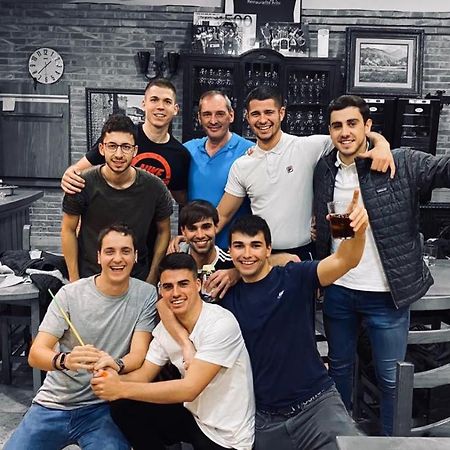 Zizur Mayor Hostal Ardoi מראה חיצוני תמונה